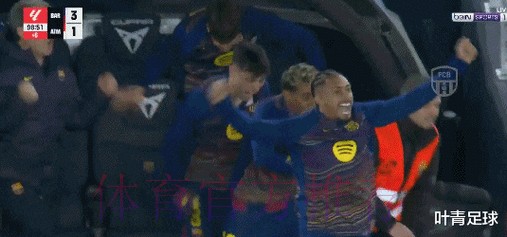 巴萨9000万巨星救主:单刀打空门 亲吻队徽!4万人鼓掌致敬 巴萨9000万巨星救主:单刀打空门 亲吻队徽!4万人鼓掌致敬